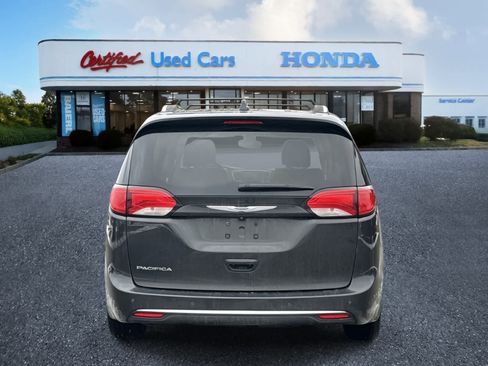 Used 2018 Chrysler Pacifica Touring-L Plus image 4