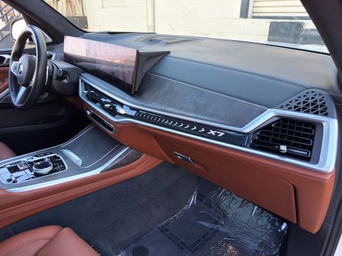 Used 2023 BMW X7 xDrive40i w/ Executive Package AWD/4WD image 15