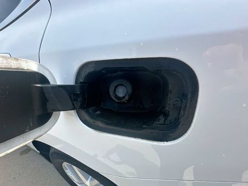 Used 2023 Chevrolet Equinox LT FWD image 45