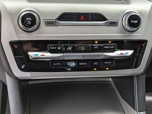 Used 2022 Ford Explorer XLT w/ Equipment Group 202A image 25