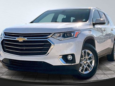 Certified 2020 Chevrolet Traverse LT image 1