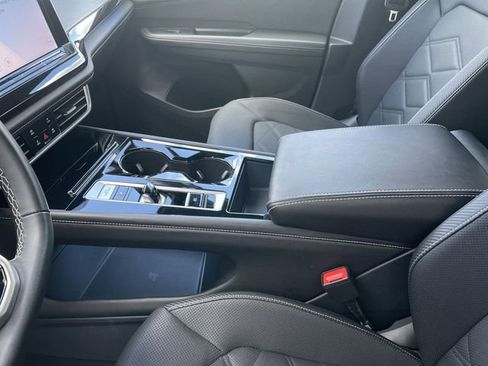 Used 2025 Volkswagen Atlas Cross Sport SE AWD/4WD image 20