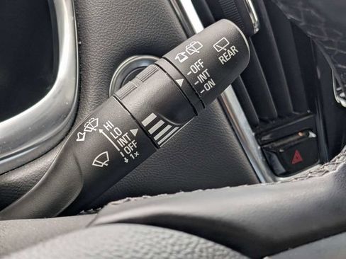 Used 2024 Chevrolet Traverse LT FWD image 28