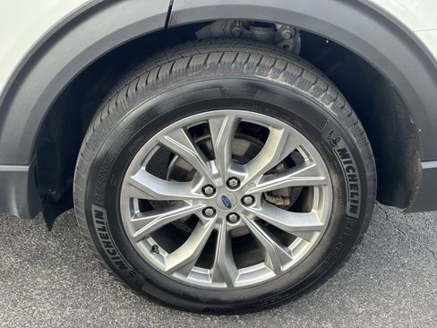 Used 2020 Ford Explorer XLT w/ Equipment Group 202A image 15