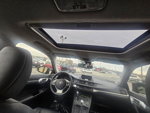 Used 2012 Lexus CT 200h image 38