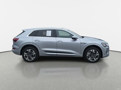 Used 2023 Audi e-tron Premium Plus w/ Premium Plus Package image 4