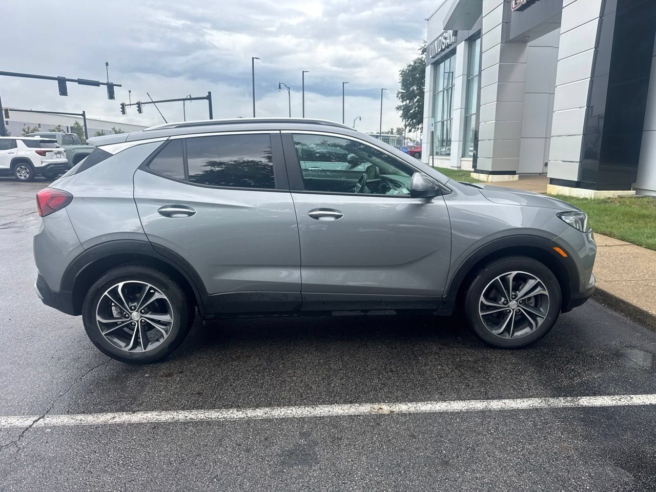 Used 2023 Buick Encore GX Select w/ Safety Package II FWD image 4