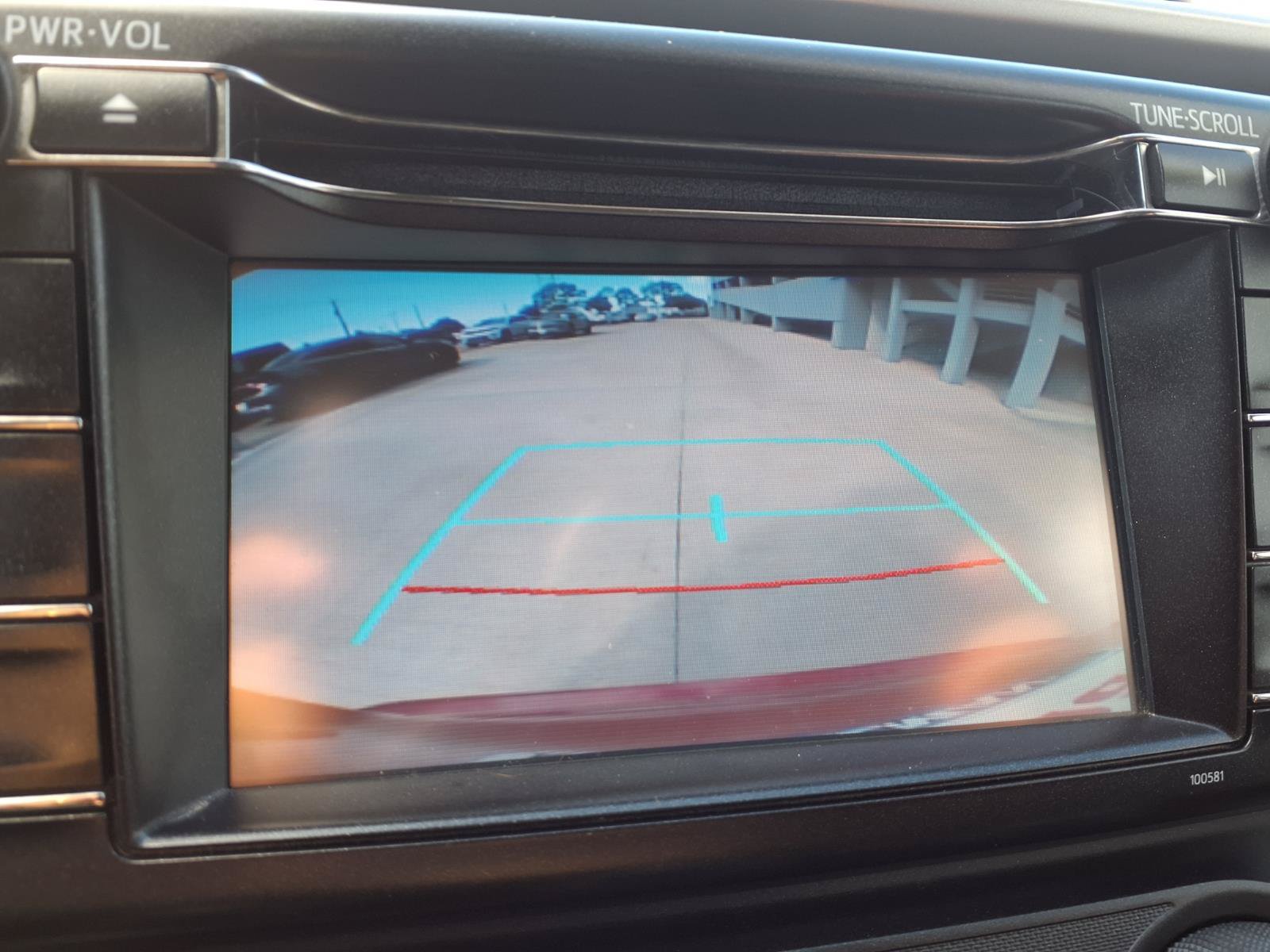Used 2018 Toyota RAV4 LE FWD image 6