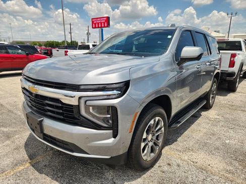 Used 2025 Chevrolet Tahoe LS RWD image 3