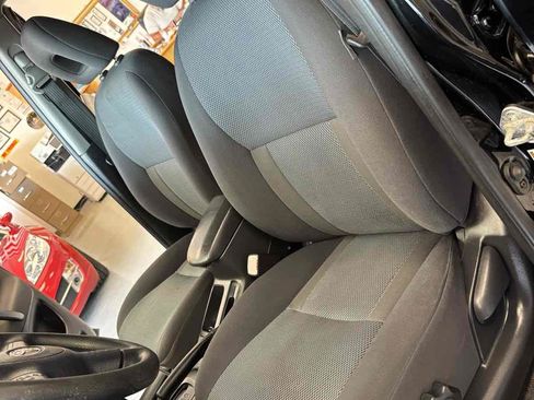 Used 2005 Toyota RAV4 2WD image 21