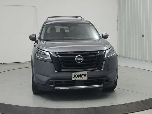 Used 2024 Nissan Pathfinder Platinum FWD image 3