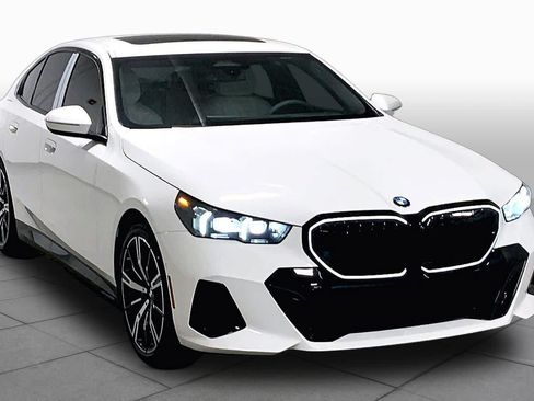 New 2027 BMW 530i xDrive w/ M Sport Package AWD/4WD image 2