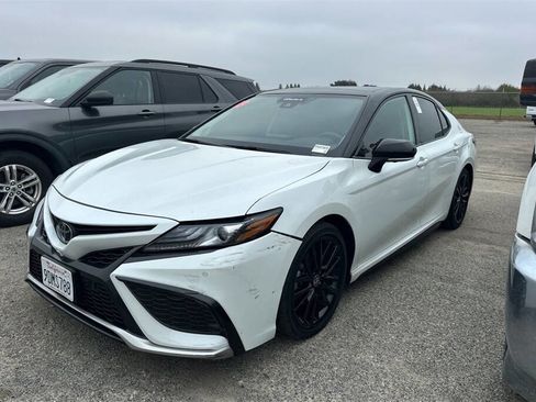 Used 2023 Toyota Camry XSE image 3