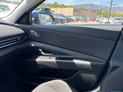 Certified 2025 Hyundai Elantra SEL FWD image 20