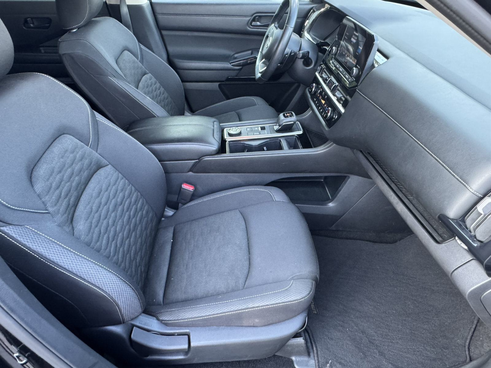 Used 2024 Nissan Pathfinder SV AWD/4WD image 15