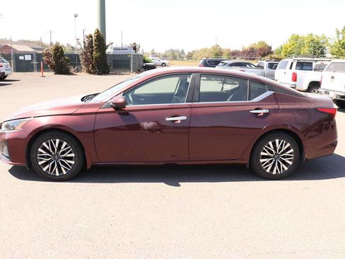 Used 2024 Nissan Altima 2.5 SV w/ SV Premium Package FWD image 7