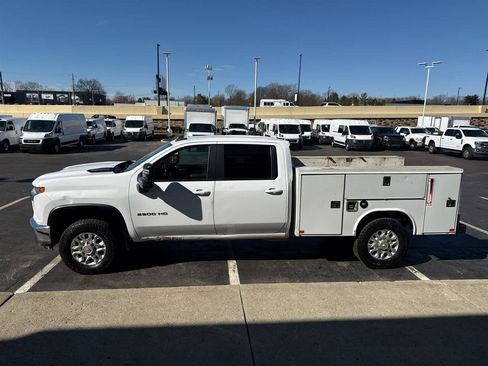 Used 2022 Chevrolet Silverado 2500 LT w/ Convenience Package image 4