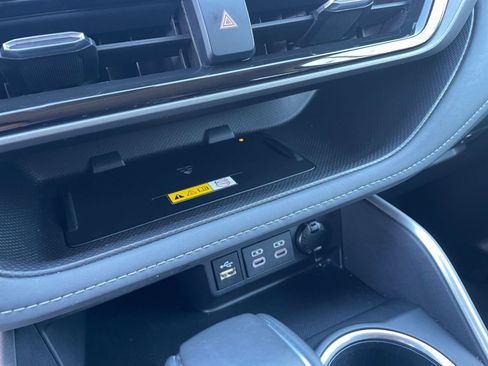 Used 2025 Toyota Highlander LE image 20