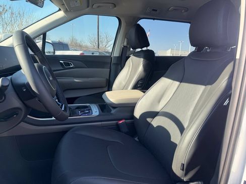 New 2026 Kia Carnival EX FWD image 11