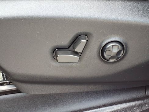 Used 2022 Chrysler Pacifica Touring FWD image 8