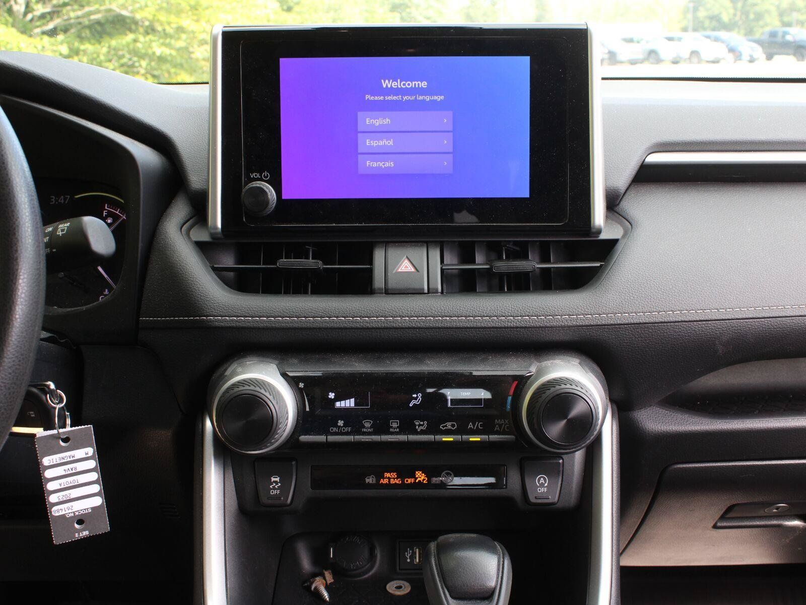 Used 2023 Toyota RAV4 LE AWD/4WD image 12