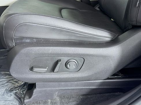 Used 2024 Kia Carnival LX image 19