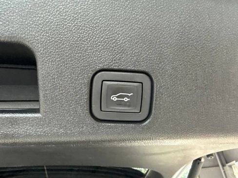 Used 2026 Chevrolet Traverse LT FWD image 14