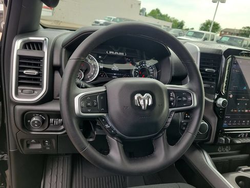 Used 2025 RAM 1500 Big Horn AWD/4WD image 23