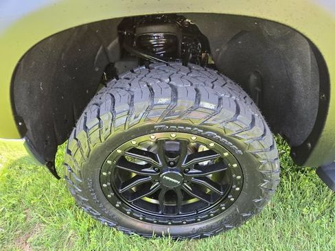 Used 2025 Chevrolet Silverado 1500 LT AWD/4WD image 25