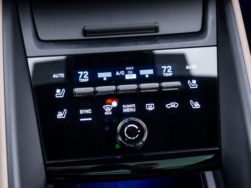 Certified 2025 Porsche Macan 4S Electric image 27