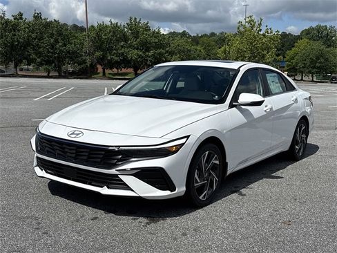 New 2025 Hyundai Elantra Limited image 3