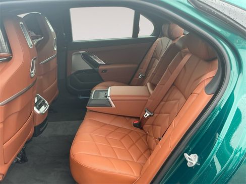 New 2026 BMW 750e xDrive image 13