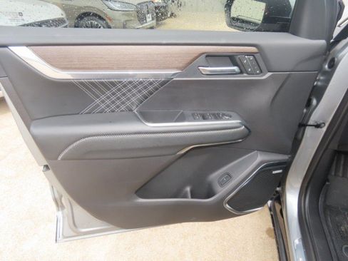 Used 2025 GMC Acadia Denali w/ Super Cruise Package FWD image 24