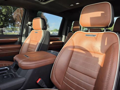Used 2025 GMC Sierra 2500 Denali Ultimate AWD/4WD image 3