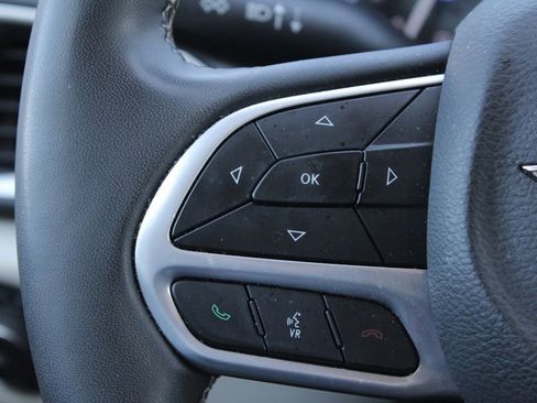 Used 2023 Chrysler Pacifica Touring-L image 30