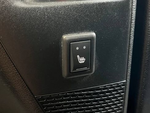 Used 2024 Chrysler Pacifica Limited FWD image 38