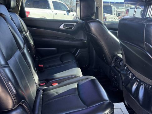 Used 2018 Nissan Pathfinder Platinum image 18