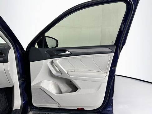 Used 2023 Volkswagen Tiguan SE FWD image 33