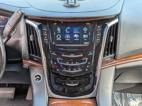 Used 2019 Cadillac Escalade Luxury image 33