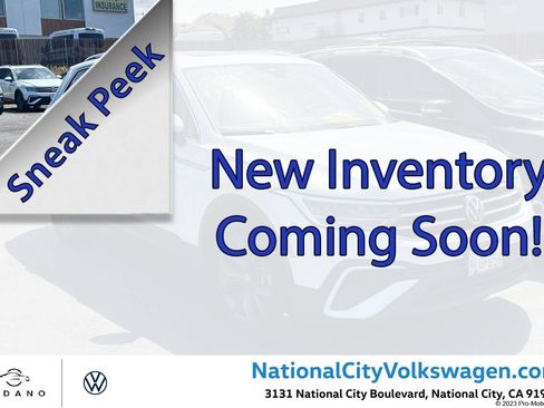 Used 2023 Volkswagen Tiguan SE FWD image 1