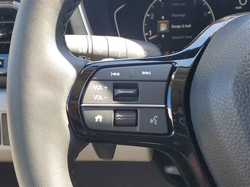 New 2025 Honda Pilot Touring image 14