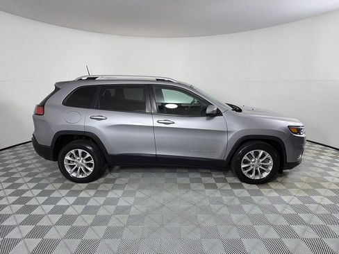 Used 2020 Jeep Cherokee Latitude w/ Cold Weather Group FWD image 4