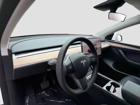 Used 2023 Tesla Model Y Long Range AWD/4WD image 9