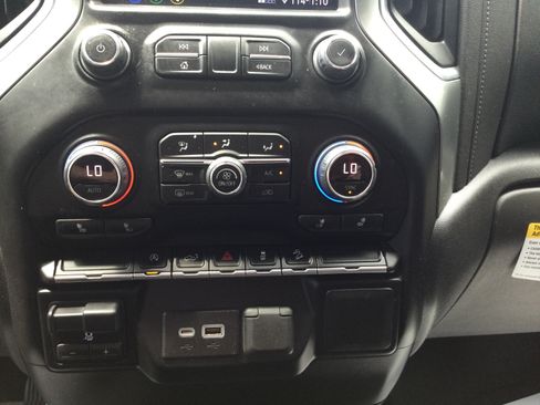 Used 2021 Chevrolet Silverado 1500 LT AWD/4WD image 13