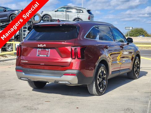 New 2025 Kia Sorento S image 4