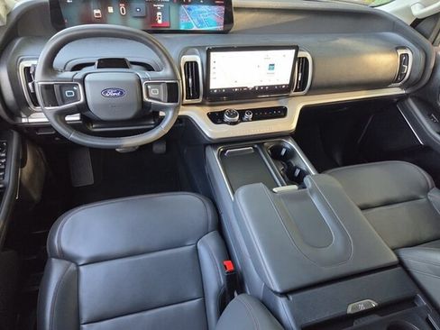 Used 2025 Ford Expedition Active RWD image 11