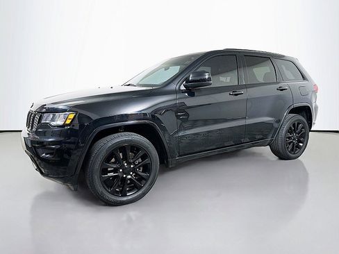 Used 2021 Jeep Grand Cherokee Laredo X image 3