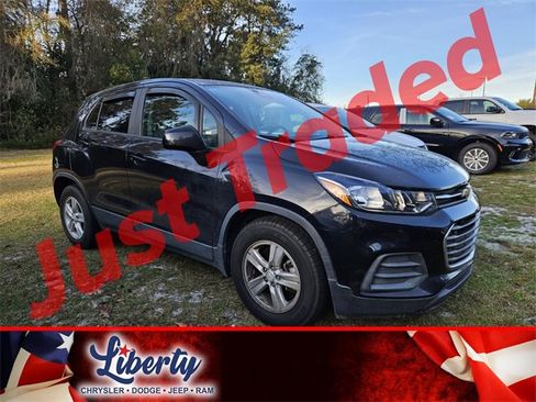 Used 2022 Chevrolet Trax LS w/ Tint and Cruise Package image 1