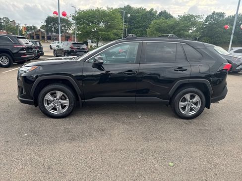 Used 2022 Toyota RAV4 XLE w/ Convenience Package AWD/4WD image 4