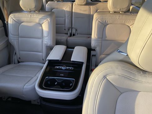 Used 2020 Lincoln Navigator Reserve w/ Luxury Package image 2
